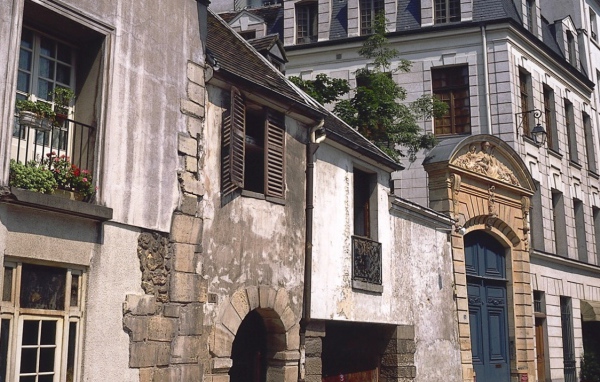 Улочка в Париже