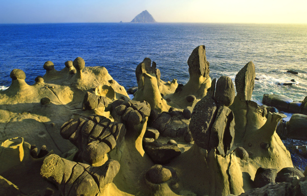 Остров в Филиппинском море