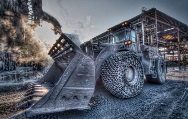 Мощный трактор