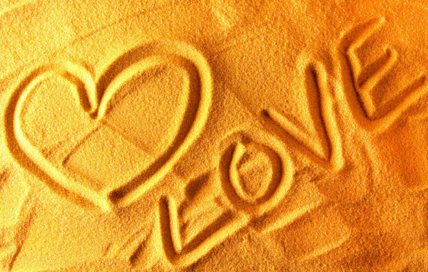 Надпись на песке