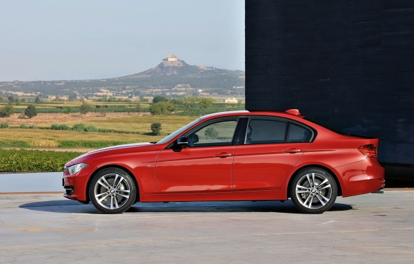 Красный BMW-3-Series-Sedan