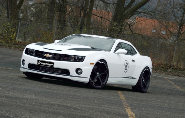 белый Chevrolet-Camaro