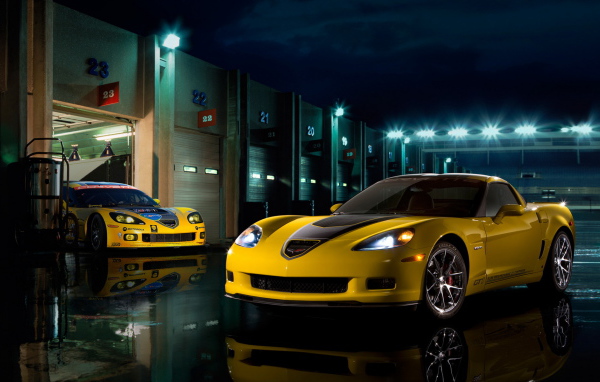 желтый Chevrolet-Corvette-Z06