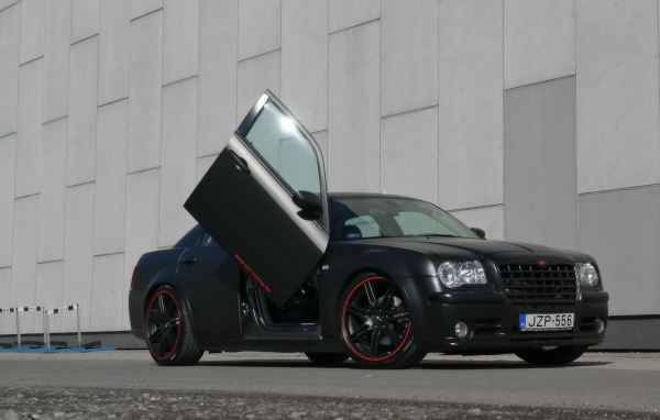 Chrysler-300C-Hemi-SRT-8