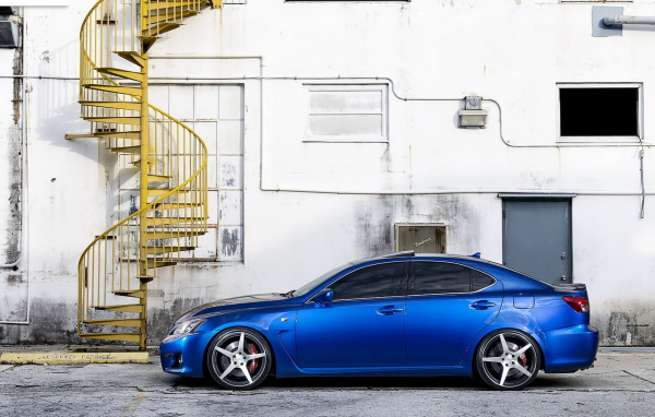 Lexus IS