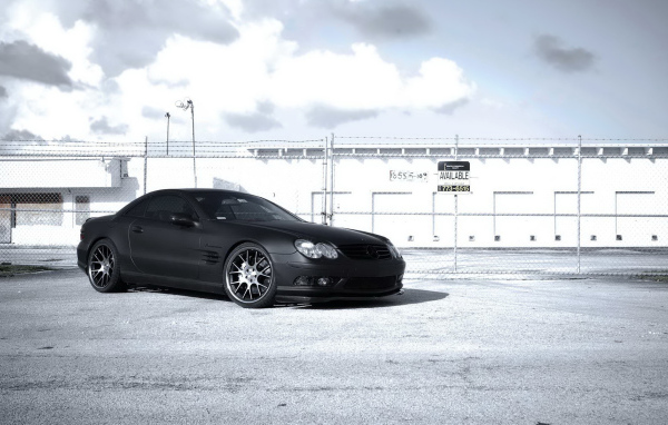 Черный Mercedes Benz SL