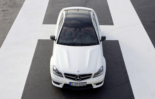 Mercedes-Benz-C-63-AMG-Coupe