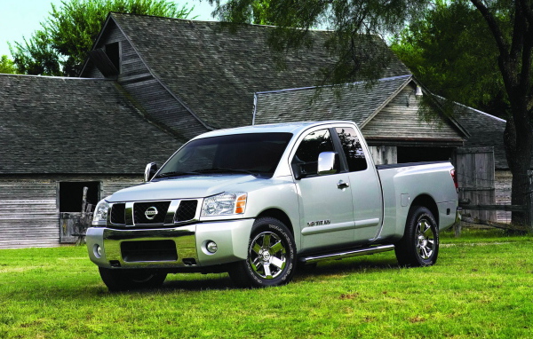 Nissan Titan V8