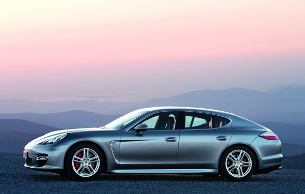 Porsche Panamera голубой металлик