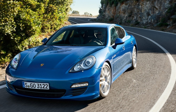 blue Porsche-Panamera S
