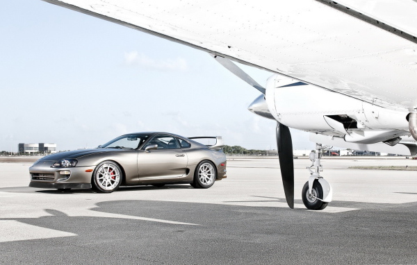 спортивная Toyota Supra