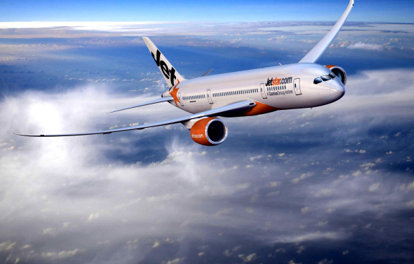 Авиалайнер в небе