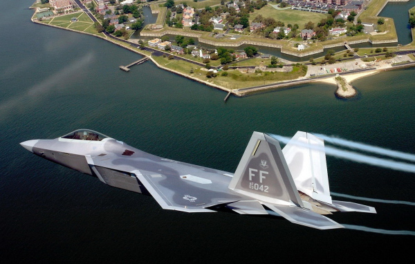 Истребитель в небе