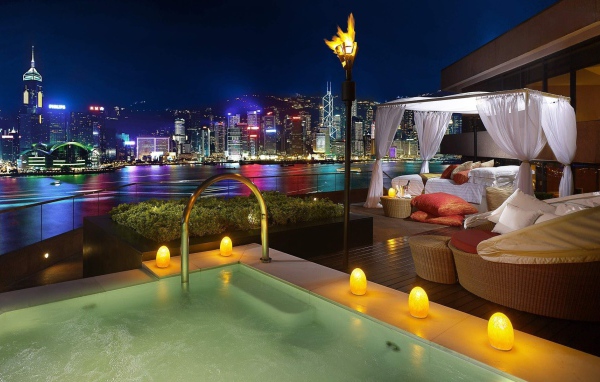 Отель с видом на город