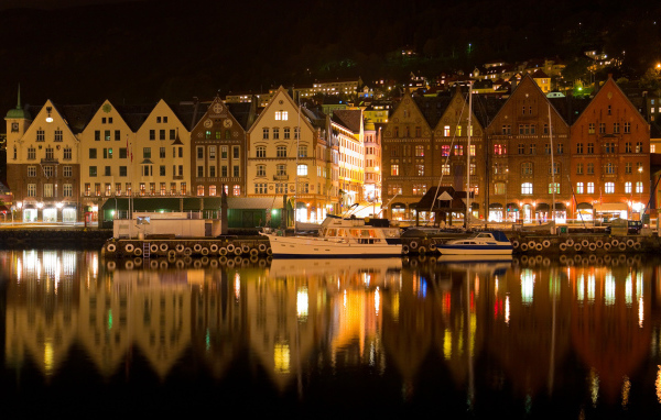 Отражение ночного города