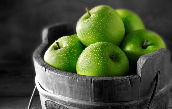 Ведерко с яблоком