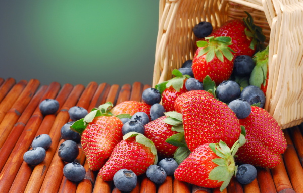 Клубника и голубика