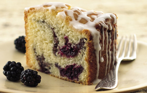 Кекс с ежевикой