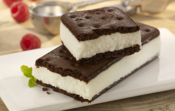 Мороженое с печеньем