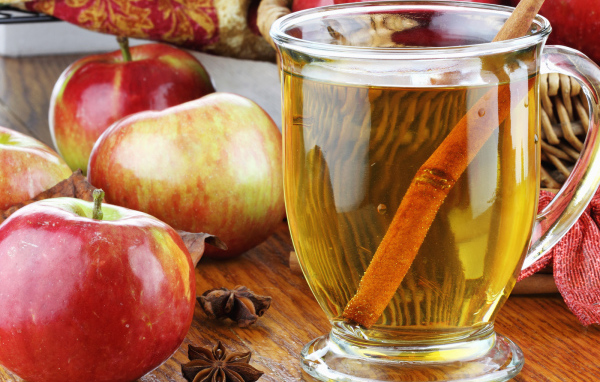 Яблочный сок с корицей