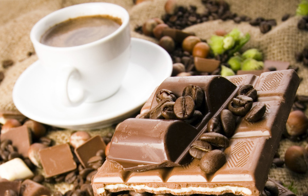 Чашка кофе с шоколадом