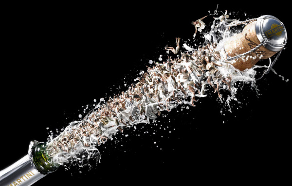 Люди в брызгах Мартини