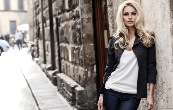 Девушка на улице