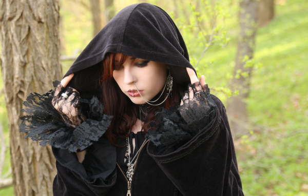 Девушка с пирсингом