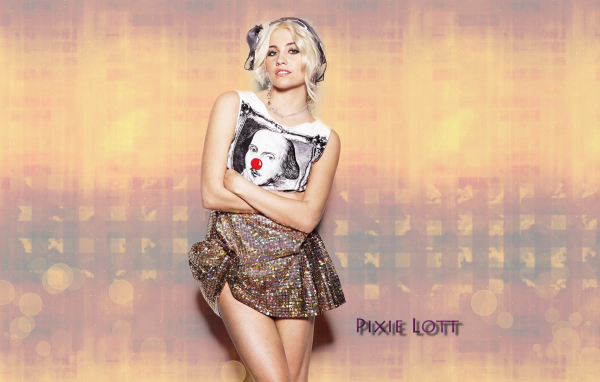 Pixie Lott в платье