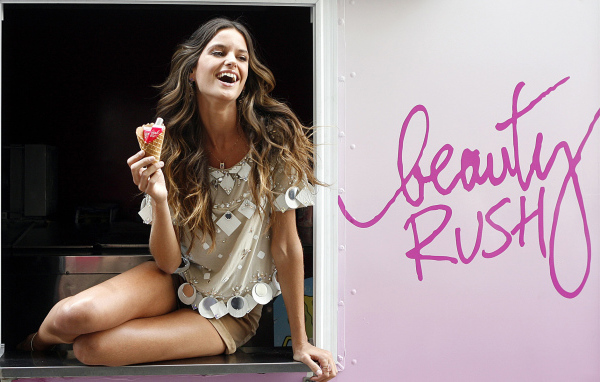 модель Izabel Goulart