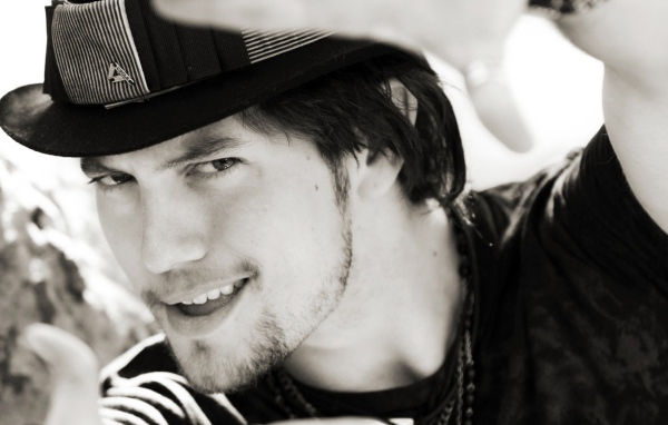 Jackson Rathbone и шляпа