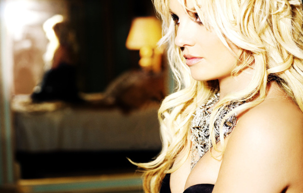 белокурая Britney Spears