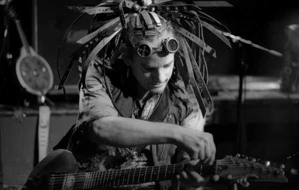 Nathaniel Johnstone гитарист группы Abney Park