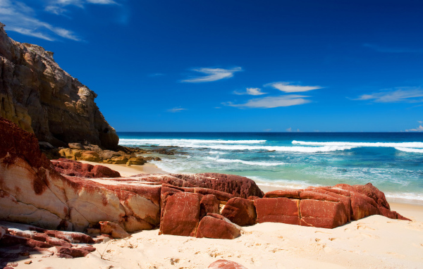 Камни на пляже