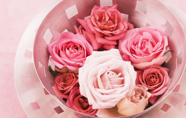 Бутоны роз в вазе