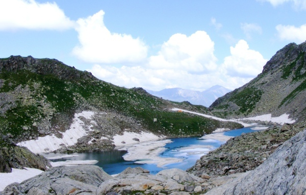 Озеро среди вершин