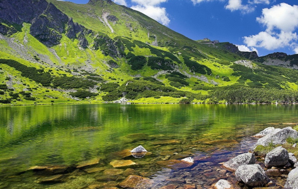 Озеро у подножия