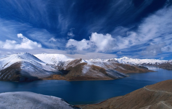 Горная долина и река