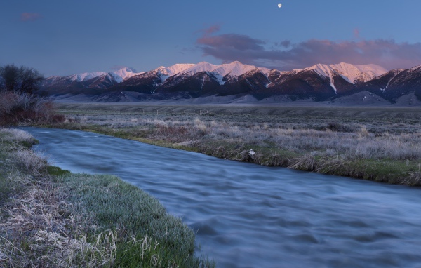 Горы на горизонте