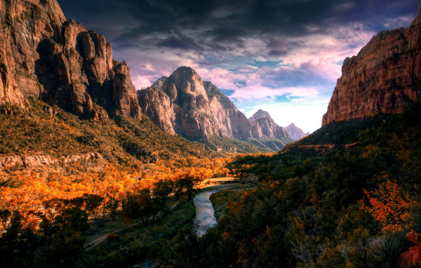 Река в долине