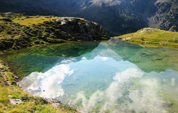 Маленькое озеро в горах