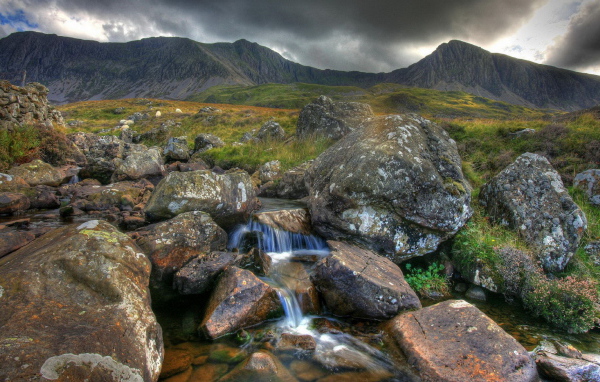 Ручей среди камней