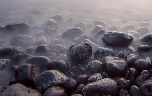 Камни в дымке