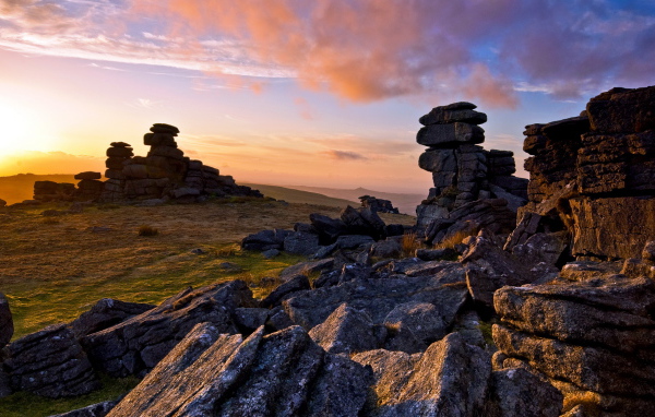 Камни на холмах