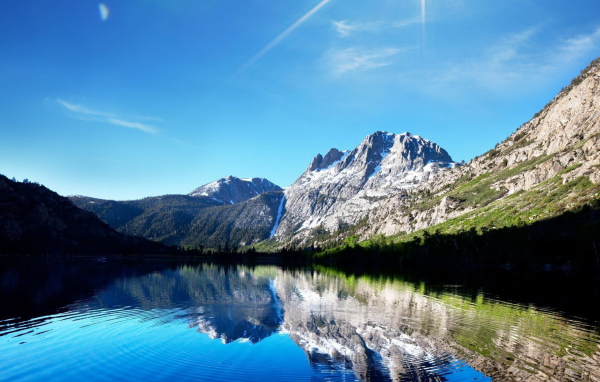 Озеро среди гор