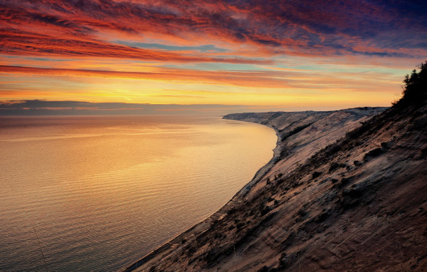 Побережье на закате