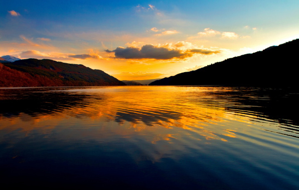 Закат над водой