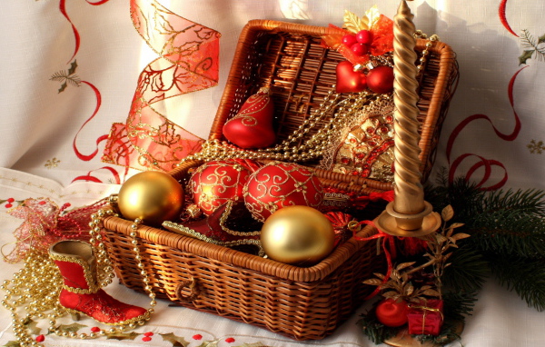 Корзинка с игрушками