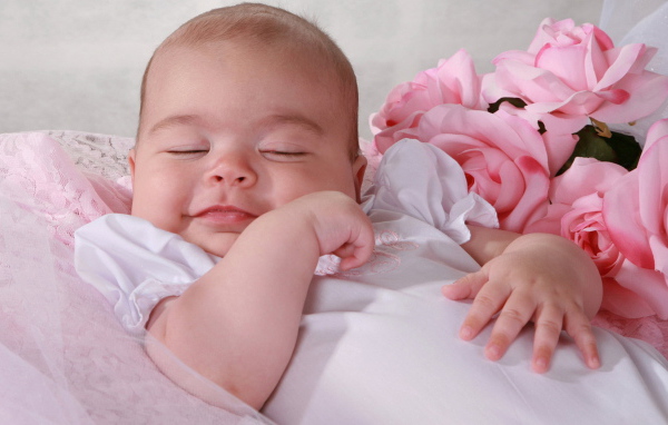 Засыпающая девочка