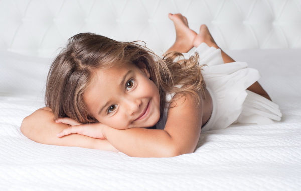 Улыбающаяся девочка